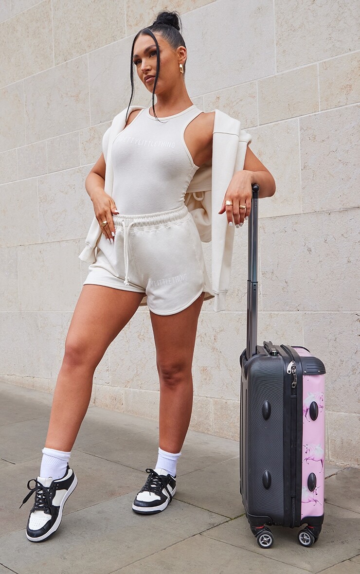 

PrettyLittleThing Белые шорты для бега с высокой талией