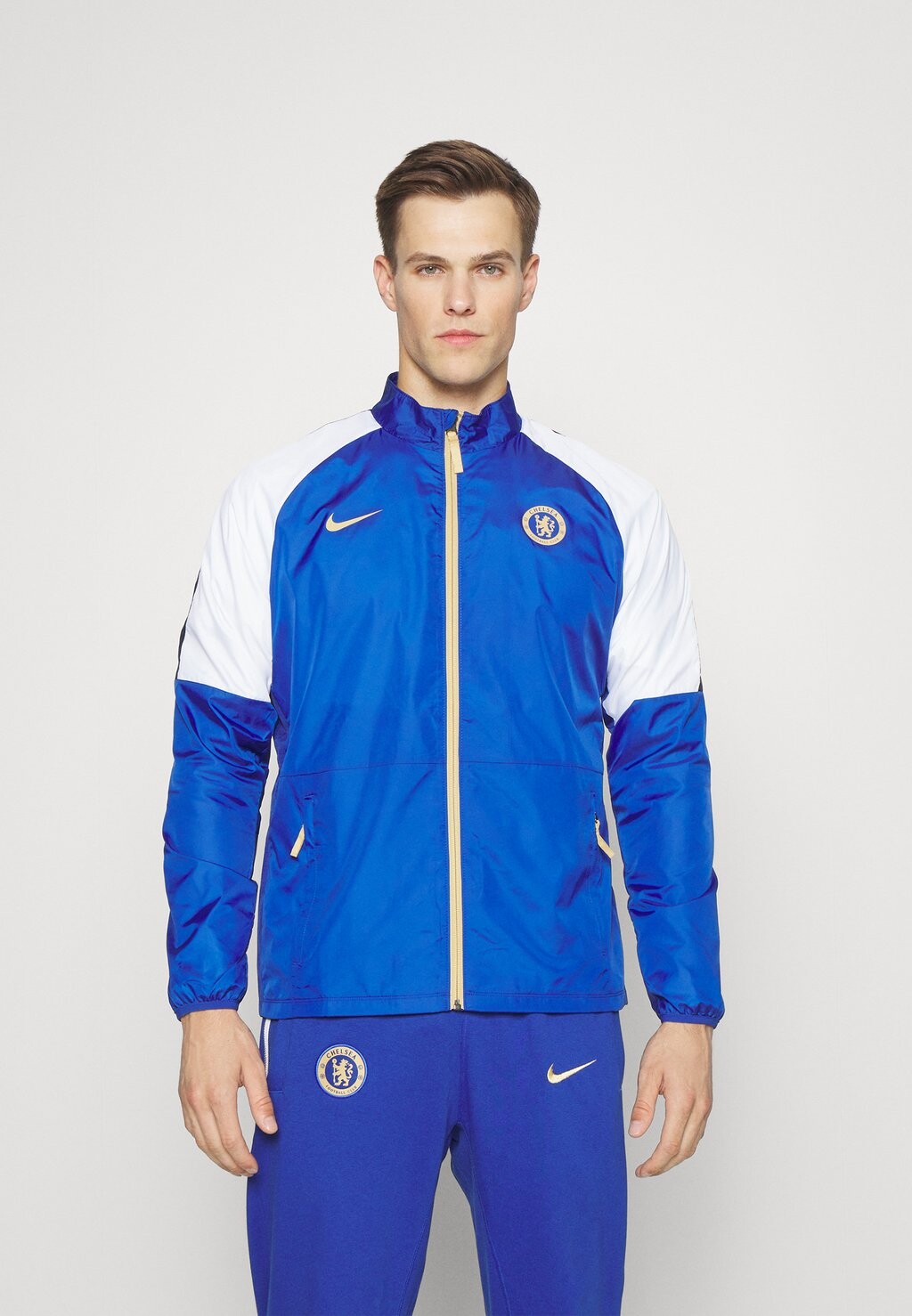 

Спортивная куртка Nike