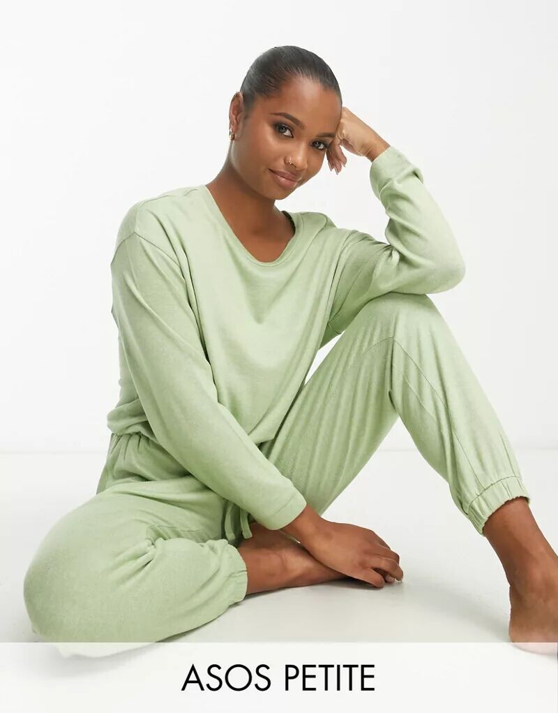 

Супермягкий комбинезон для отдыха ASOS DESIGN Petite шалфейного зеленого цвета