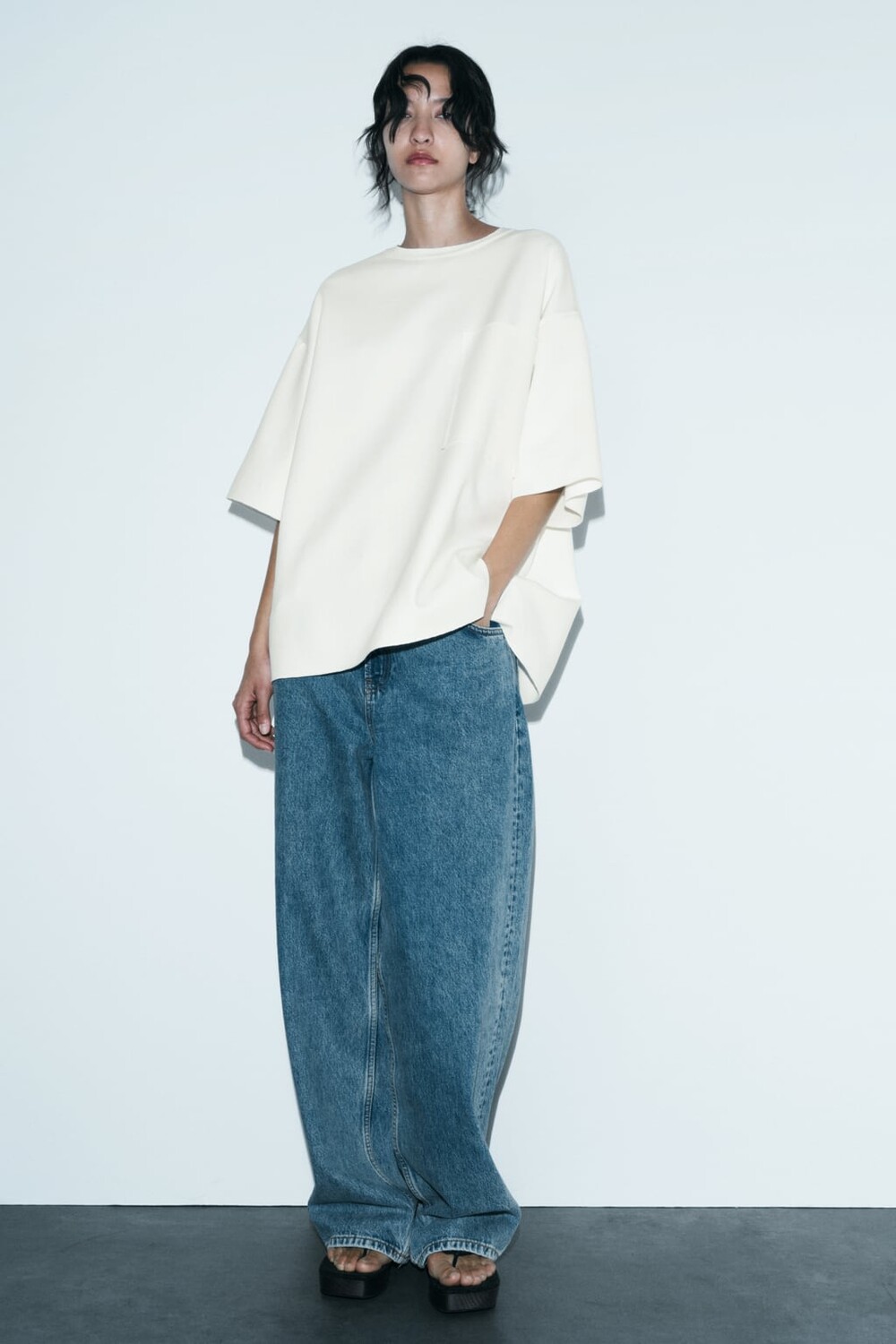 

Объемный топ с карманом ZARA, белый