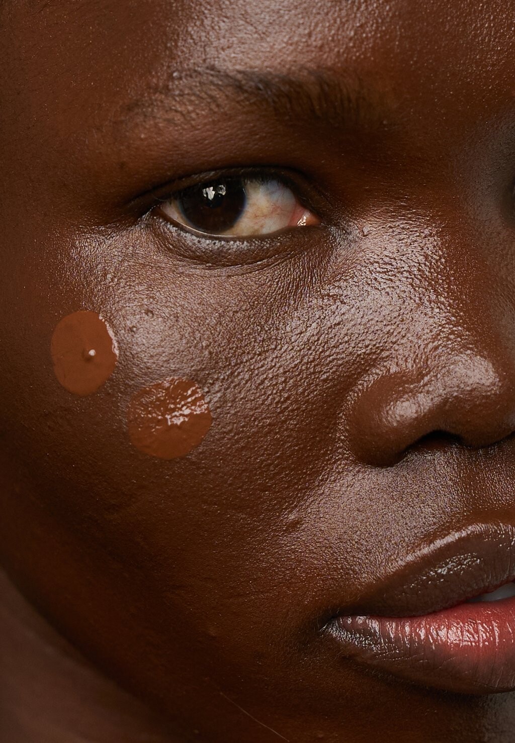 

Фонд Unlimited Foundation KIKO Milano, золото