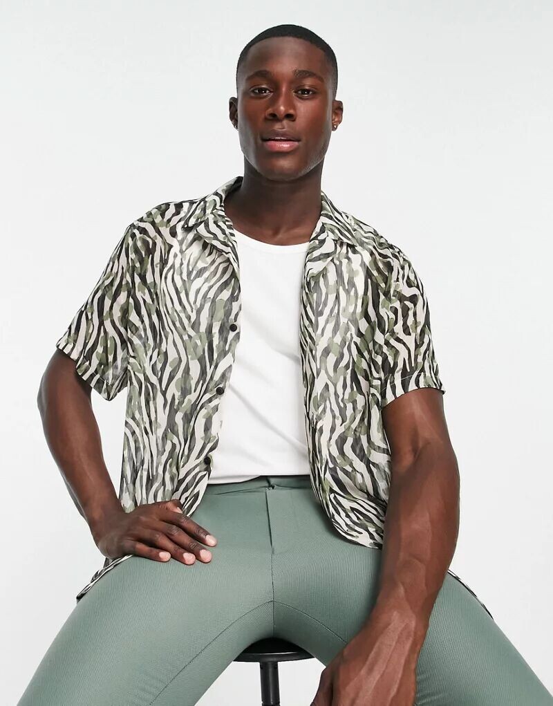 

Рубашка Topman цвета хаки с зебровым принтом, фирменным воротником с лацканами и прозрачной жатой отделкой