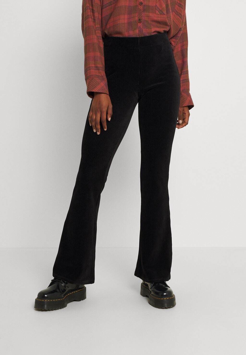 

Брюки ONLY, черный Onlfenja Life Flared Pant, черный