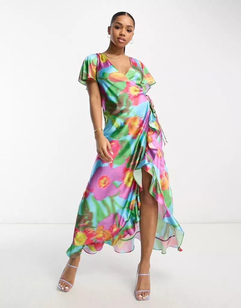 цена Атласное платье макси с запахом ASOS Design с рюшами и крупным ярким цветочным принтом
