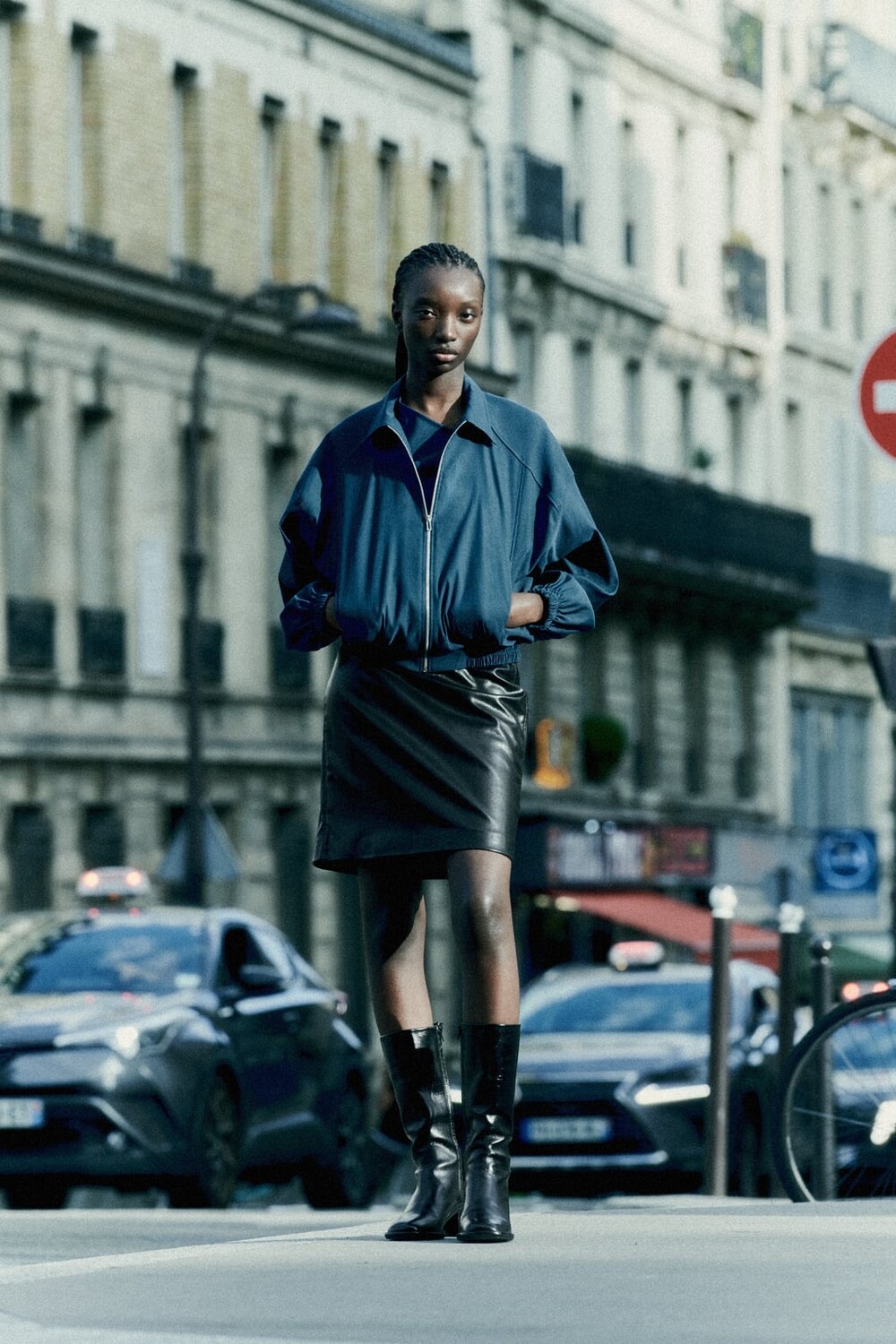 

Куртка-бомбер на молнии ZARA, бензиновый синий