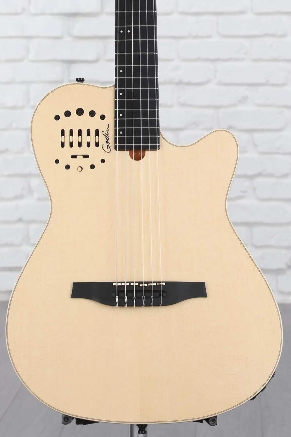 

Акустически-электрическая гитара Godin MultiAc Nylon Deluxe - Natural