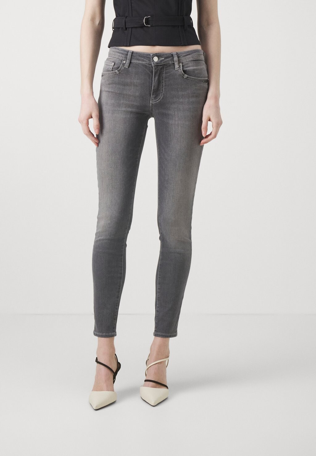 

Джинсы скинни Armani Exchange, серый деним