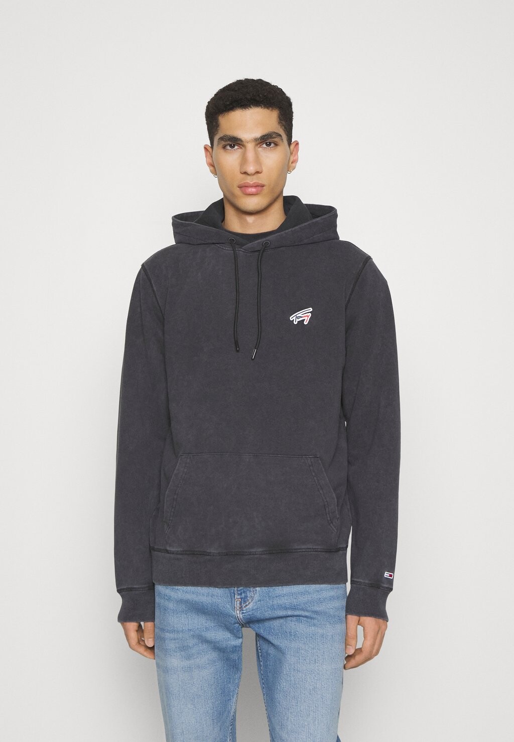 

Толстовка Tommy Jeans REG SIGNATURE HOODIE, черный