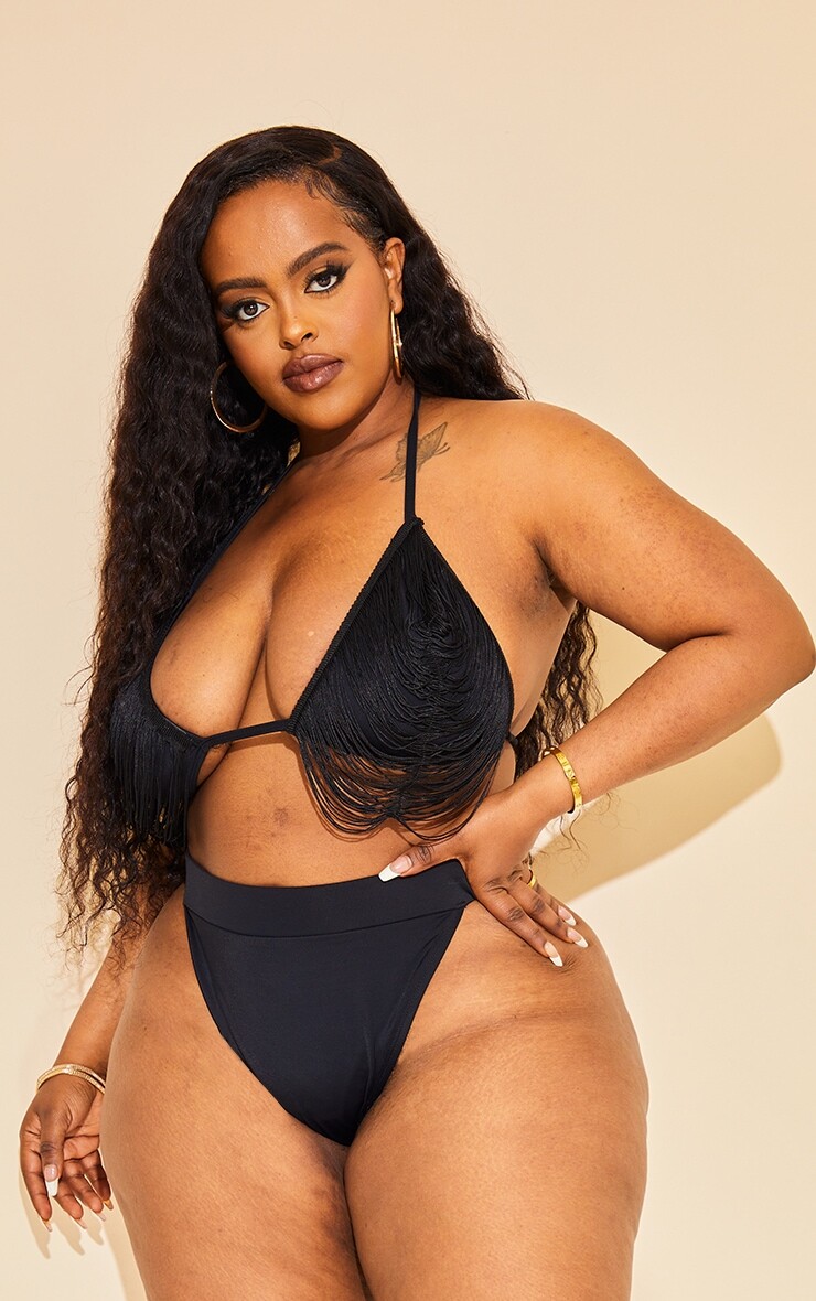 

PrettyLittleThing Черный бикини-топ с треугольными чашками и бахромой