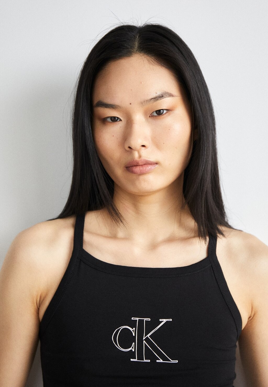 

Топ Outlined Strappy Tank Calvin Klein, черный