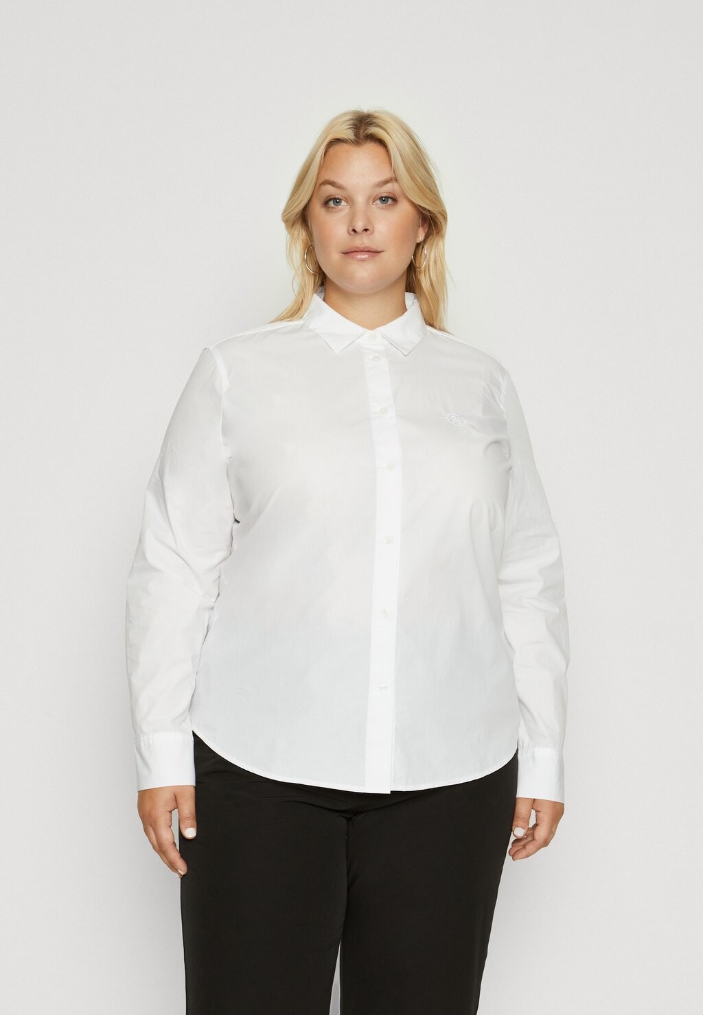 

Рубашка Tommy Hilfiger Curve РУБАШКА ESSENTIAL REGULAR, цвет optic white