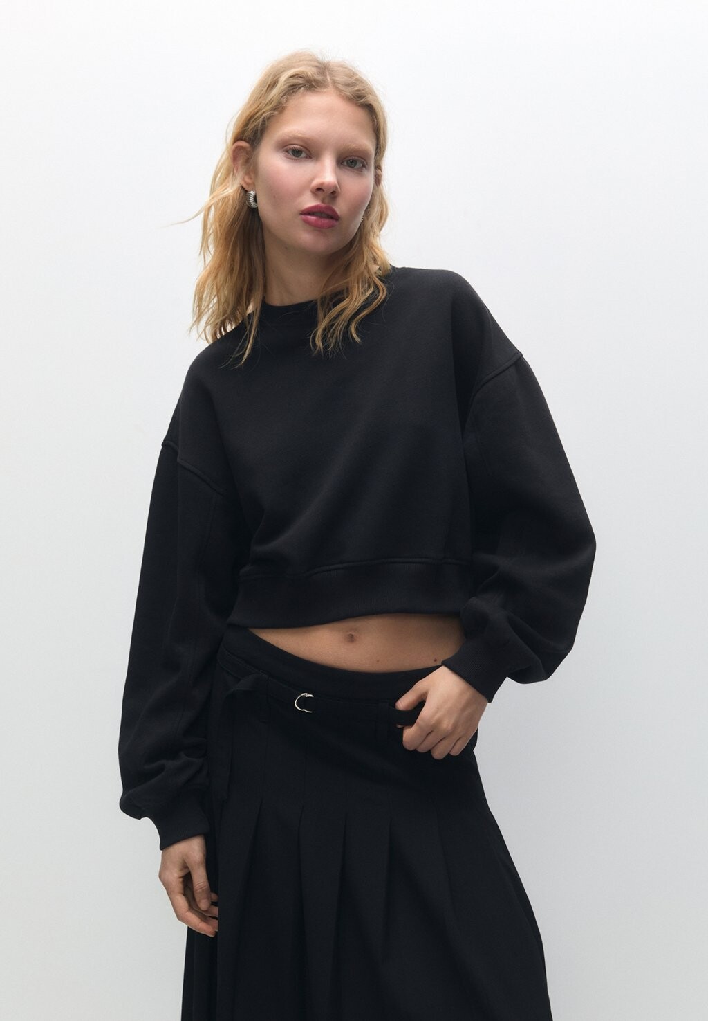 

Толстовка CROPPED PULL&BEAR, цвет black