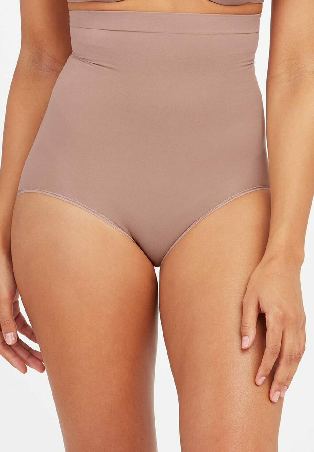 

Корректирующее белье Spanx
