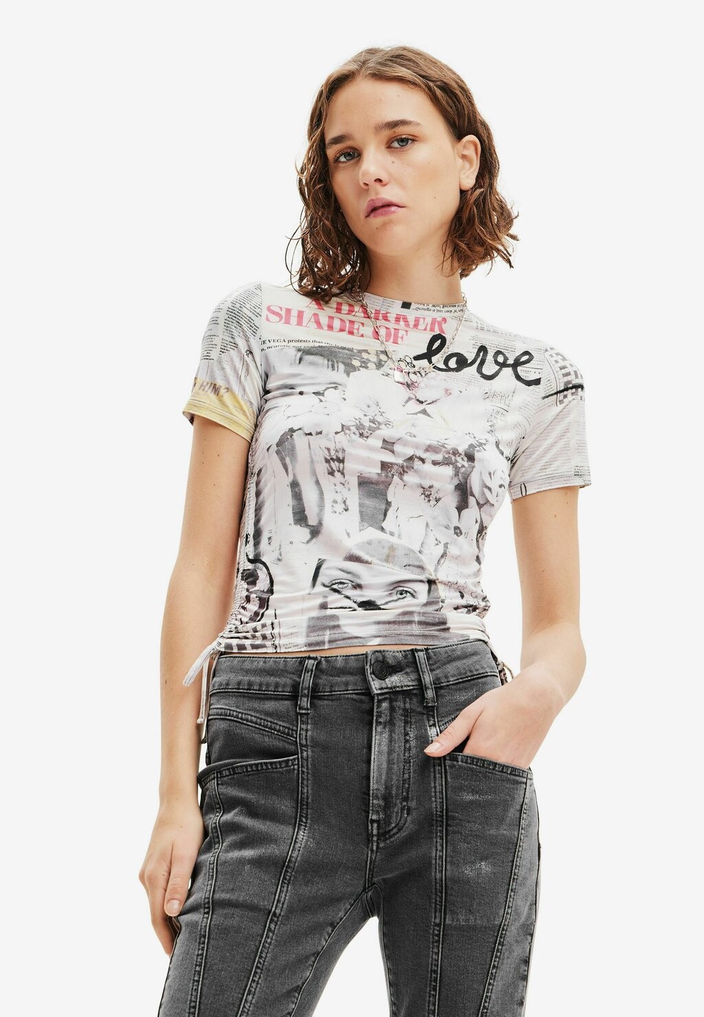 

Футболка с принтом Desigual, белая