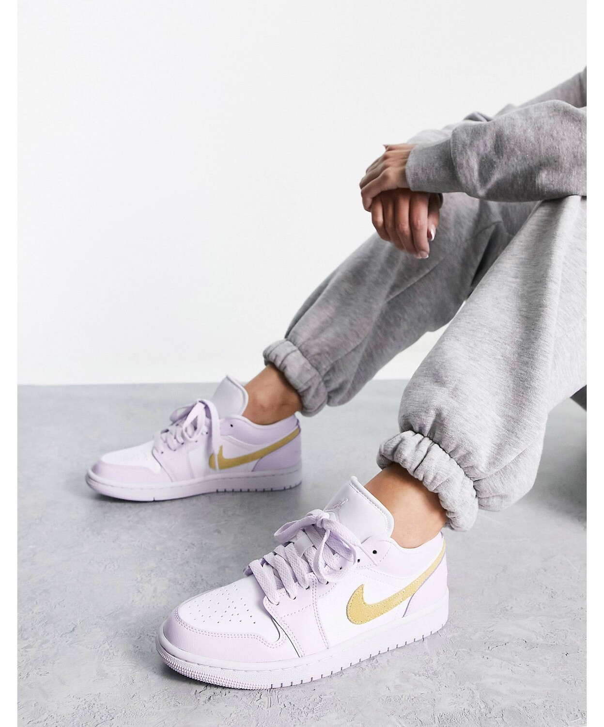 

Фиолетово-лимонные кроссовки Jordan AJ1 Low