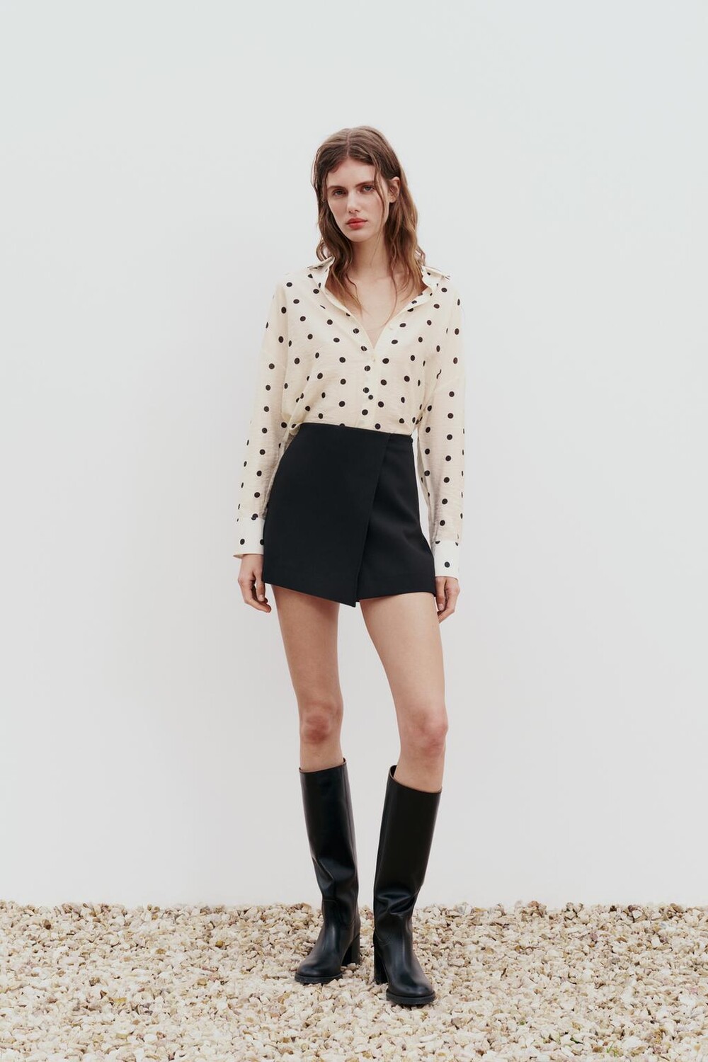 

Рубашка с принтом в гороток ZARA, экрю/черный