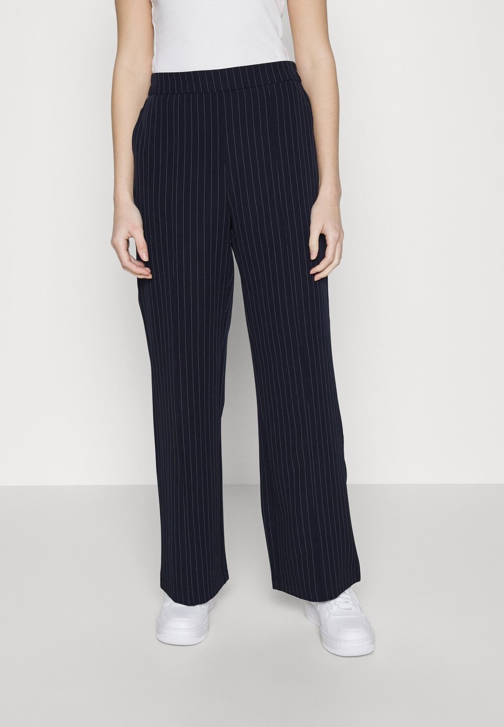 

Брюки PCBOSSY WIDE STRIPED PANTS Pieces Petite, темно-синий