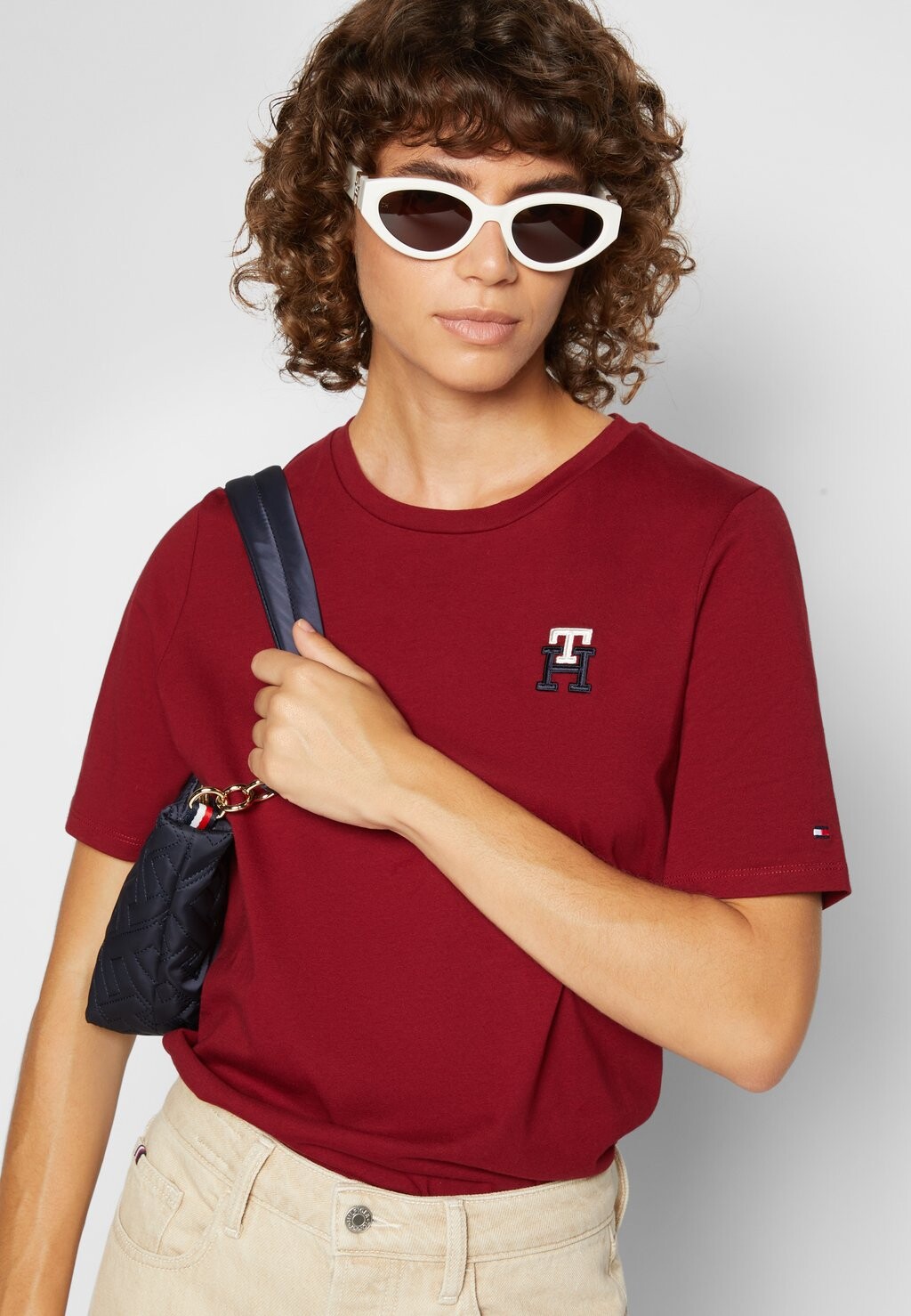 

Солнцезащитные очки Tommy Hilfiger
