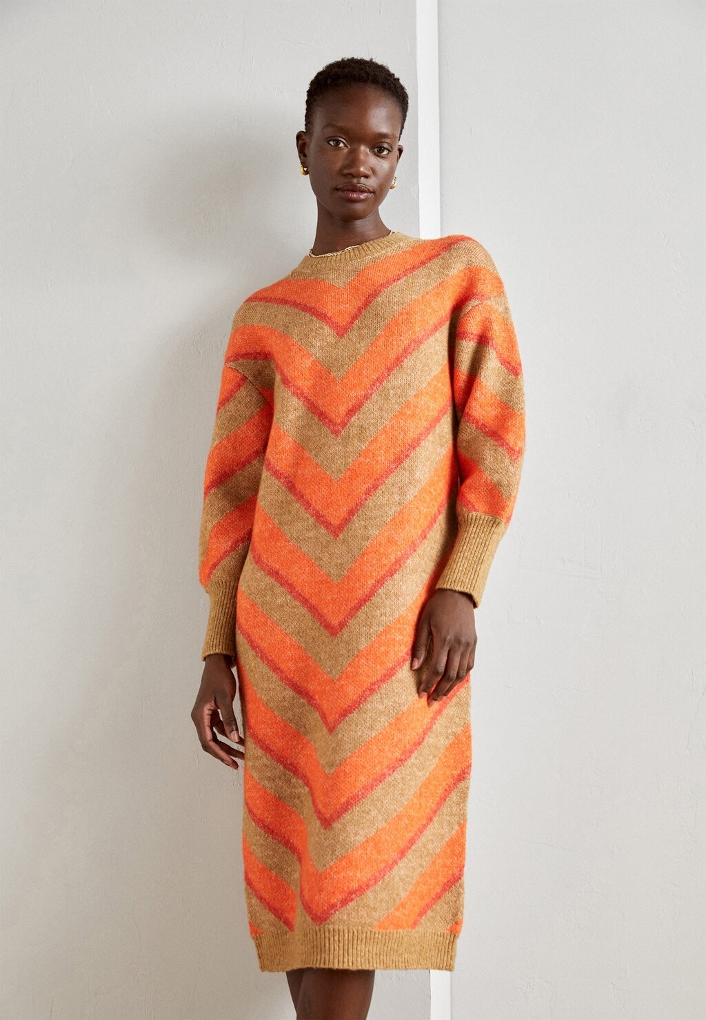 

Трикотажное платье MICA STRIPE DRESS b.young, пламенный микс