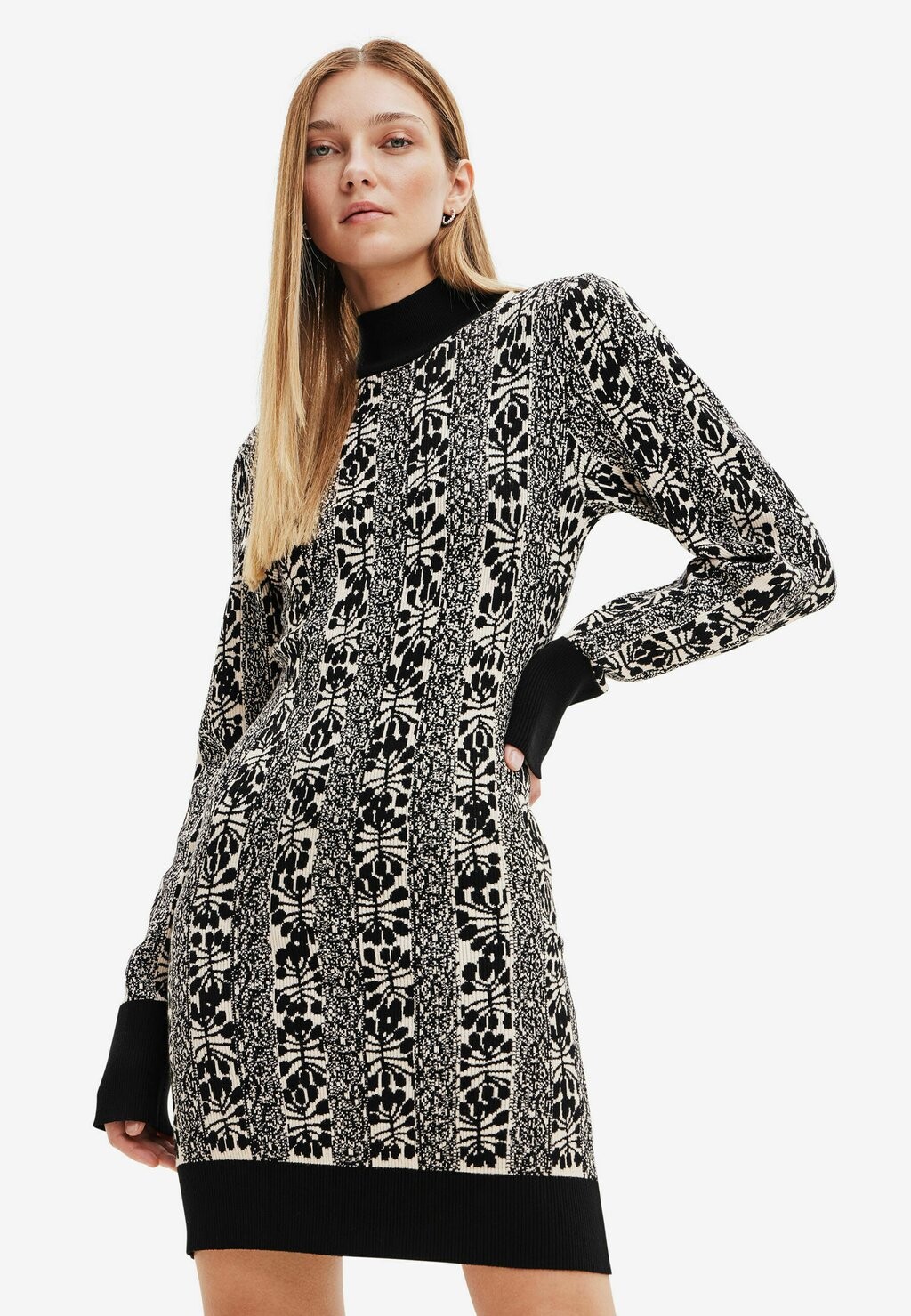 

Платье-футляр M Christian Lacroix Short Desigual, черный