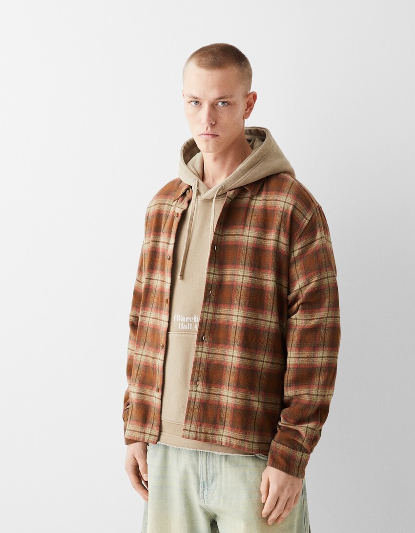 

Короткая клетчатая рубашка с длинными рукавами Bershka, коричневый