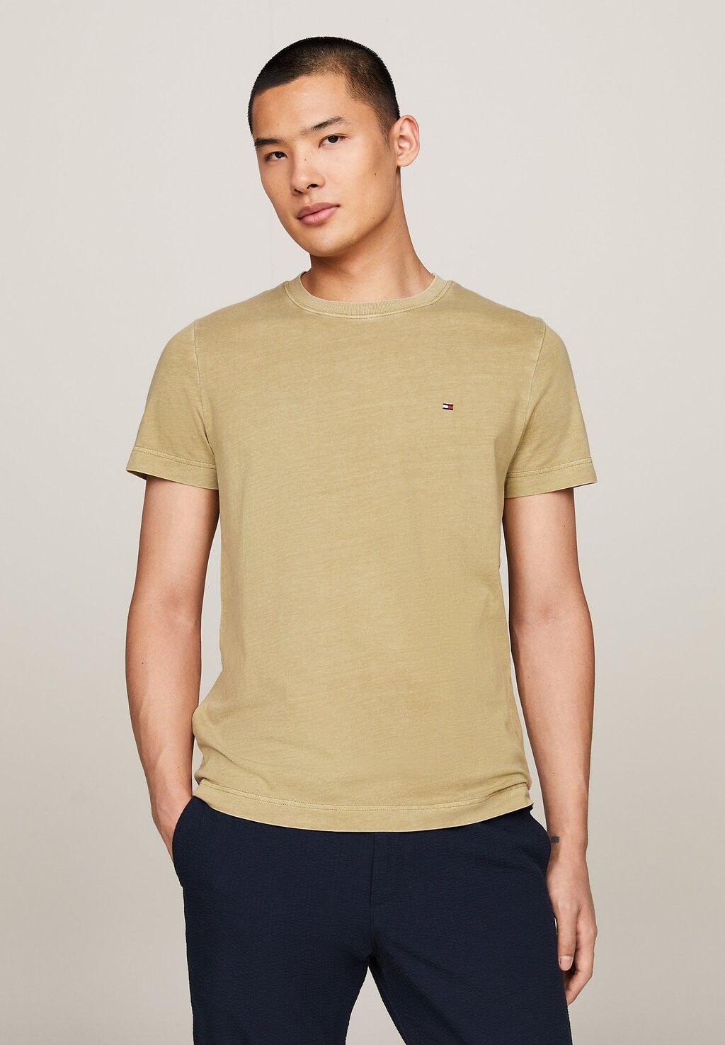 

Футболка базовая GARMENT CHEST FLAG Tommy Hilfiger, цвет faded olive