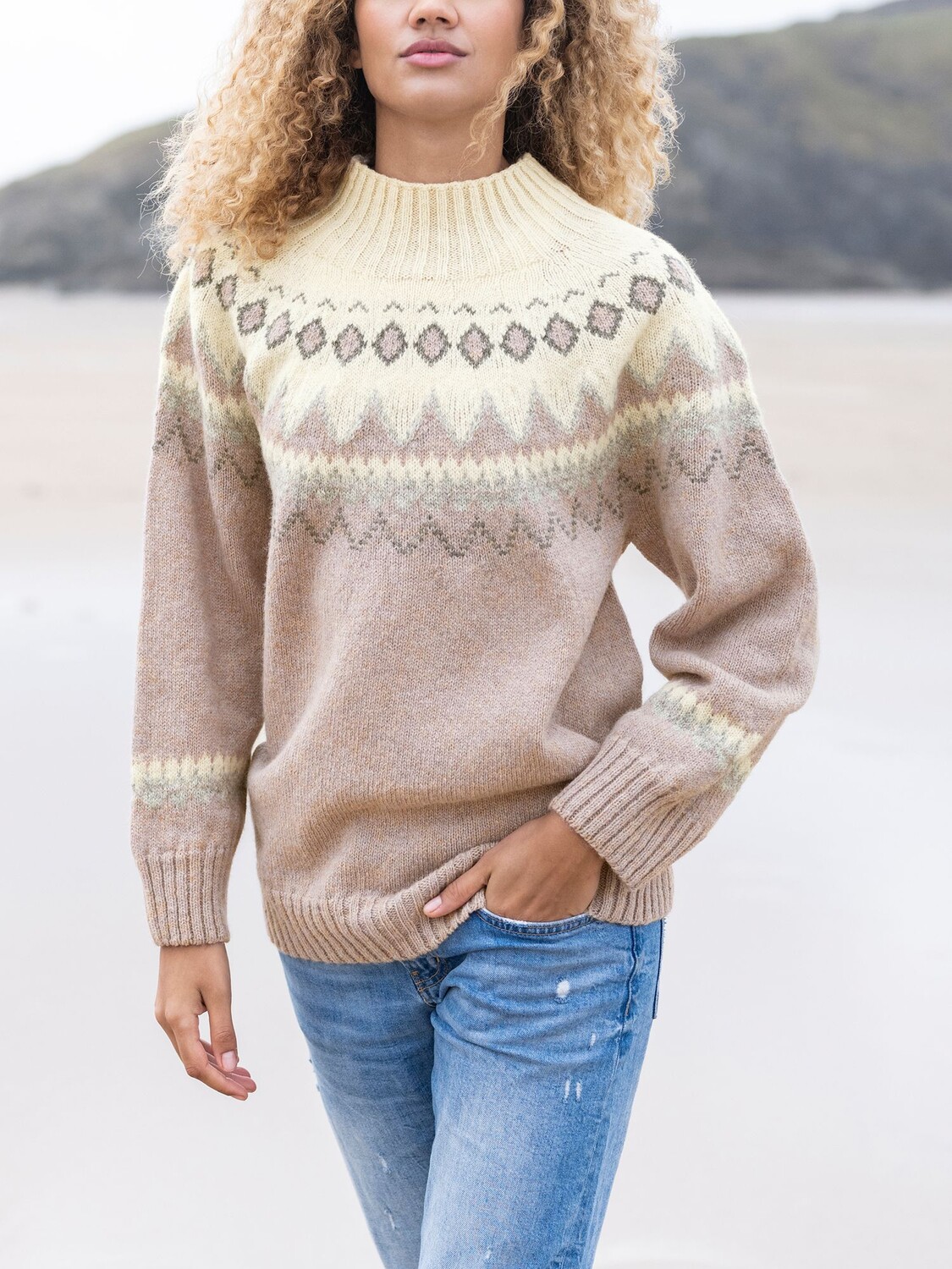 

Джемпер с бриллиантами Fair Isle Celtic & Co., пион