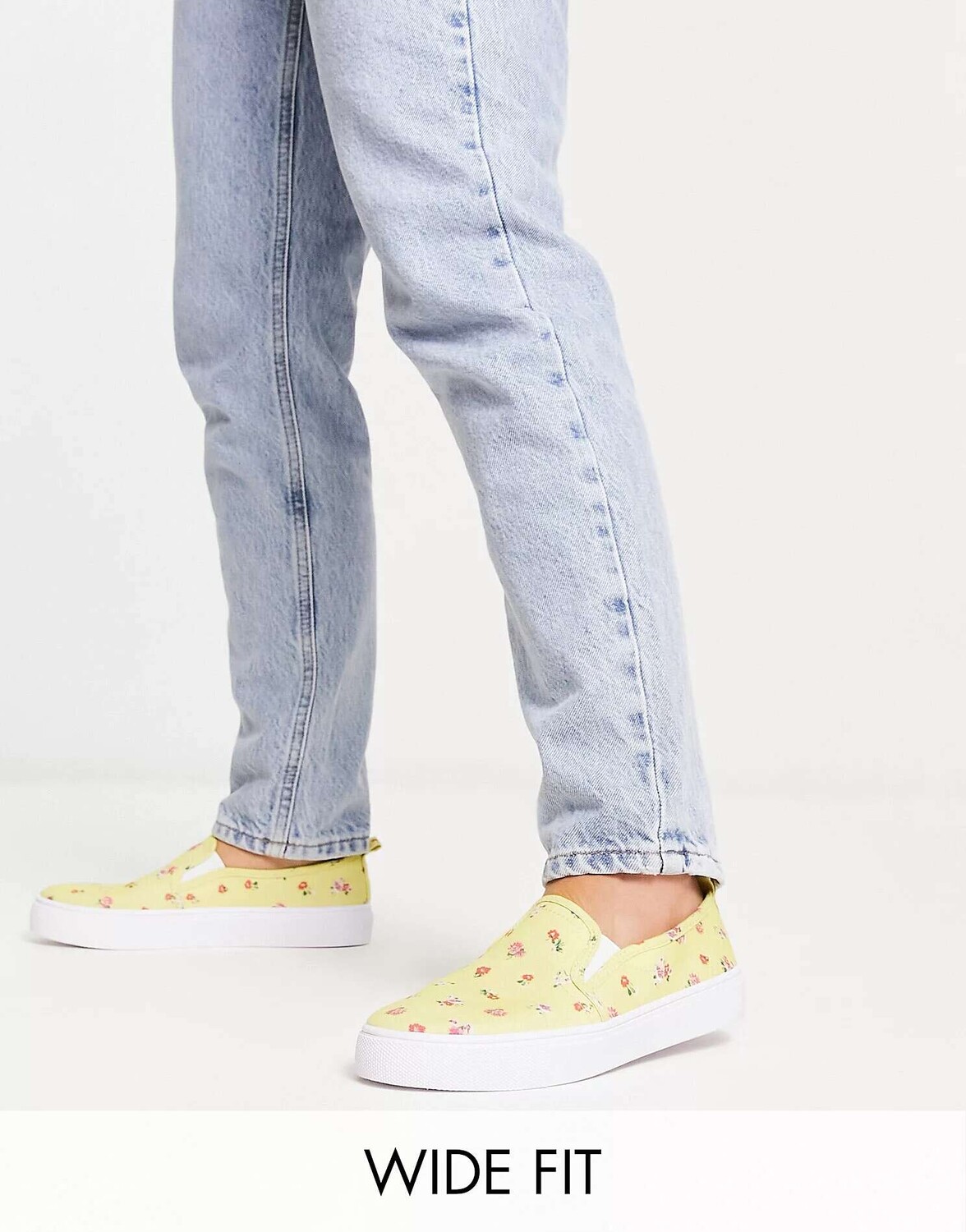 

Плимсоллы с широкими посадками ASOS Dotty с неброским цветочным принтом