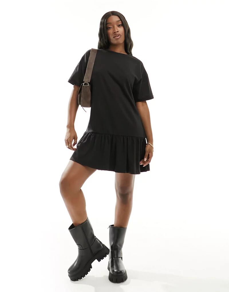 Черное платье-футболка мини с баской In The Style