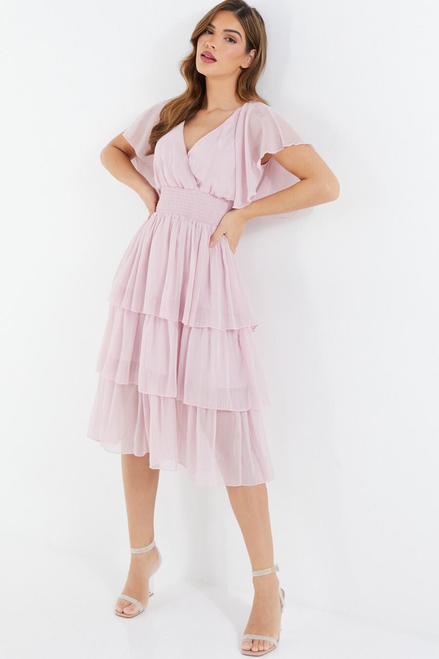 

Платье миди из розового шифона с ярусами QUIZ Clothing