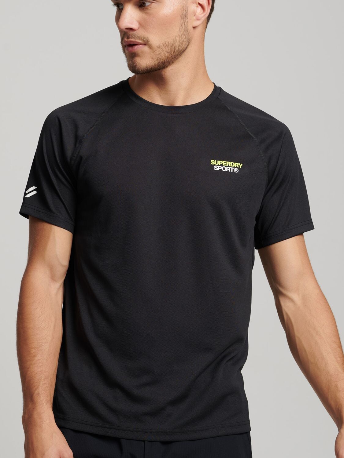 

Футболка с коротким рукавом Superdry Train Active, черная
