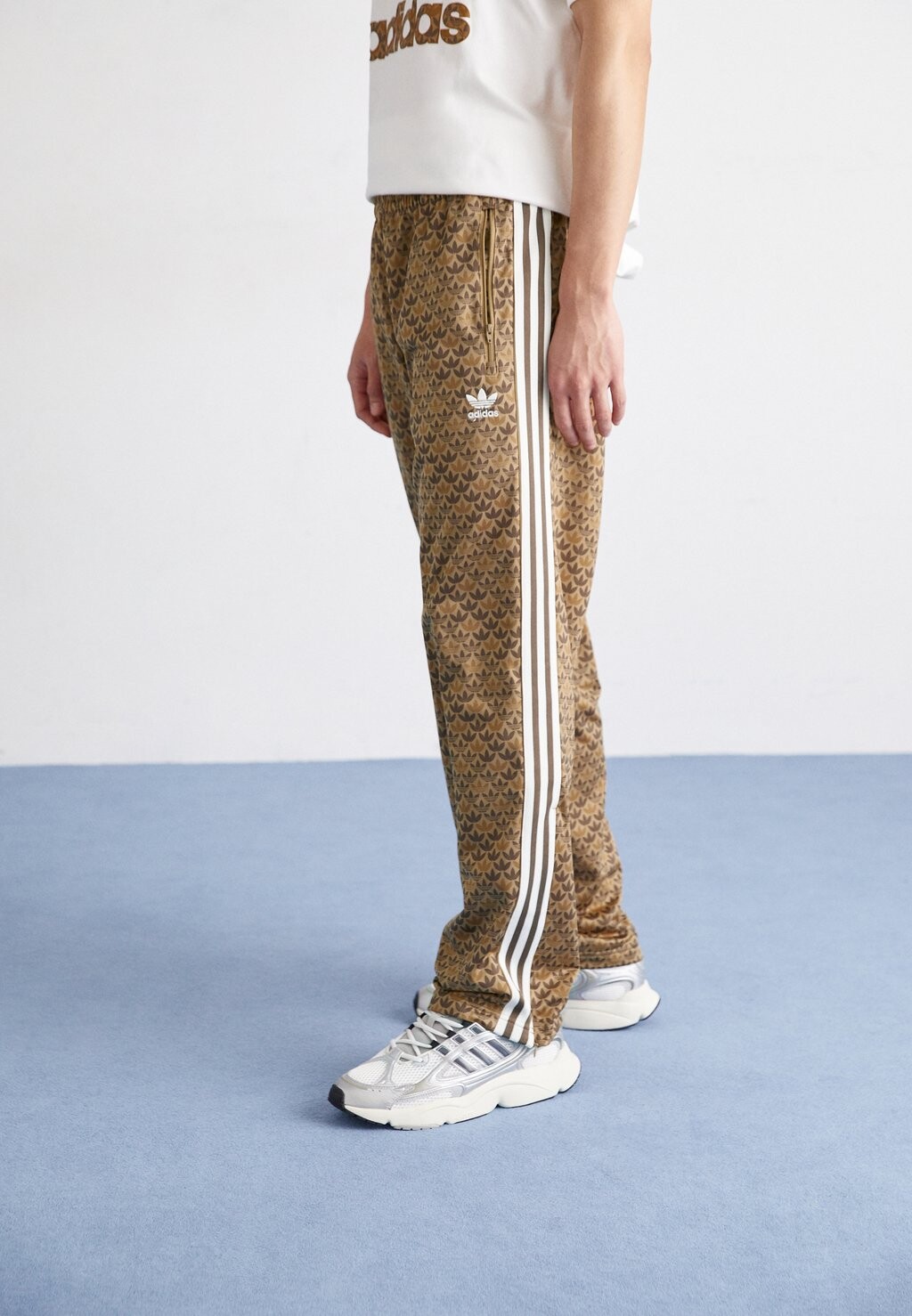 

Спортивные штаны Mono adidas Originals, цвет earth strata