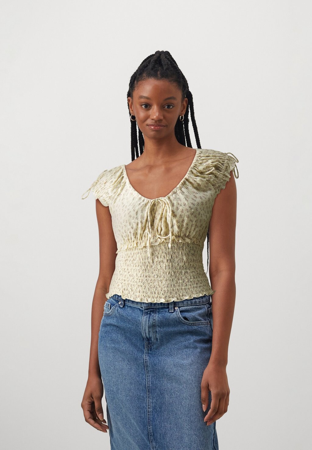

Футболка с принтом NOVA ROUCHED CROP BDG Urban Outfitters, цвет ecru