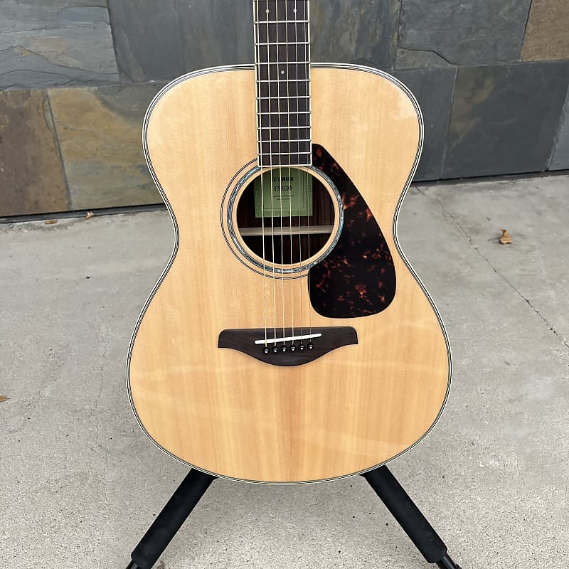 цена Акустическая гитара Yamaha FS830