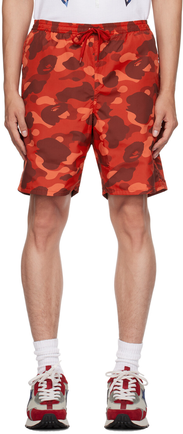 

BAPE Красные двусторонние шорты с камуфляжным принтом и изображением акулы