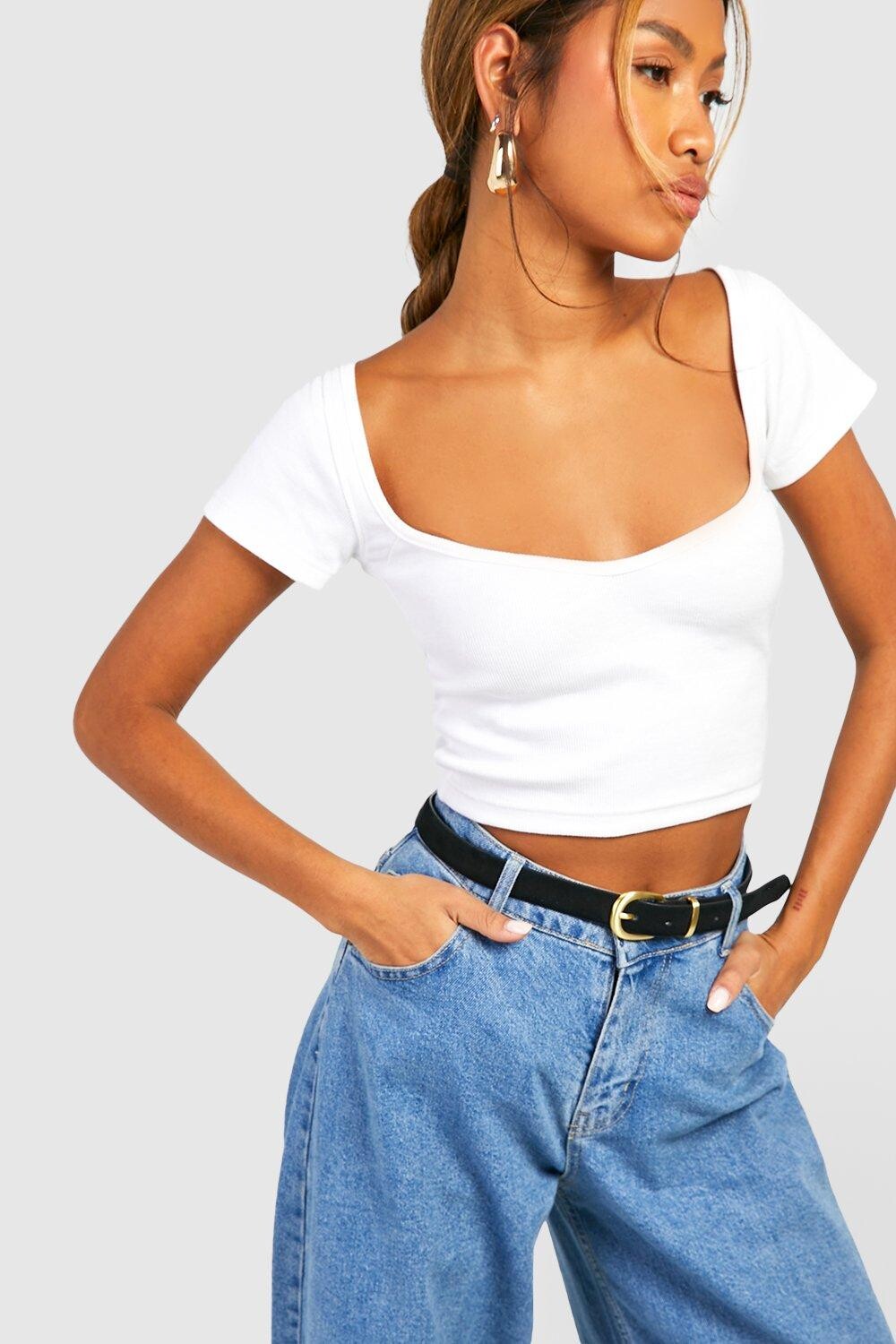 

Укороченный топ с короткими рукавами и вырезом в рубчик basic Boohoo, белый