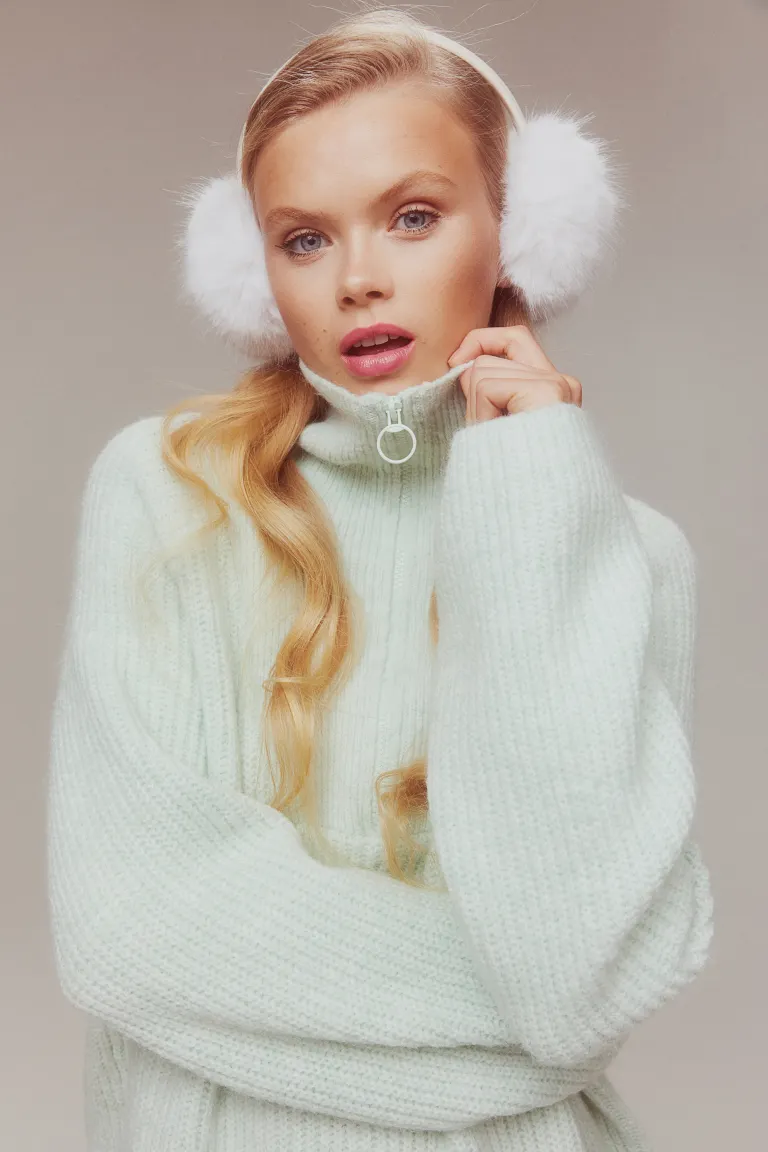 

Объемный свитер с молнией сверху H&M, зеленый