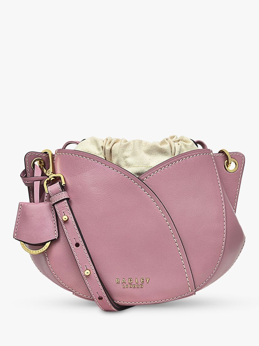 

Маленькая сумка через плечо Tulip Street на шнурке Radley, винтажный розовый