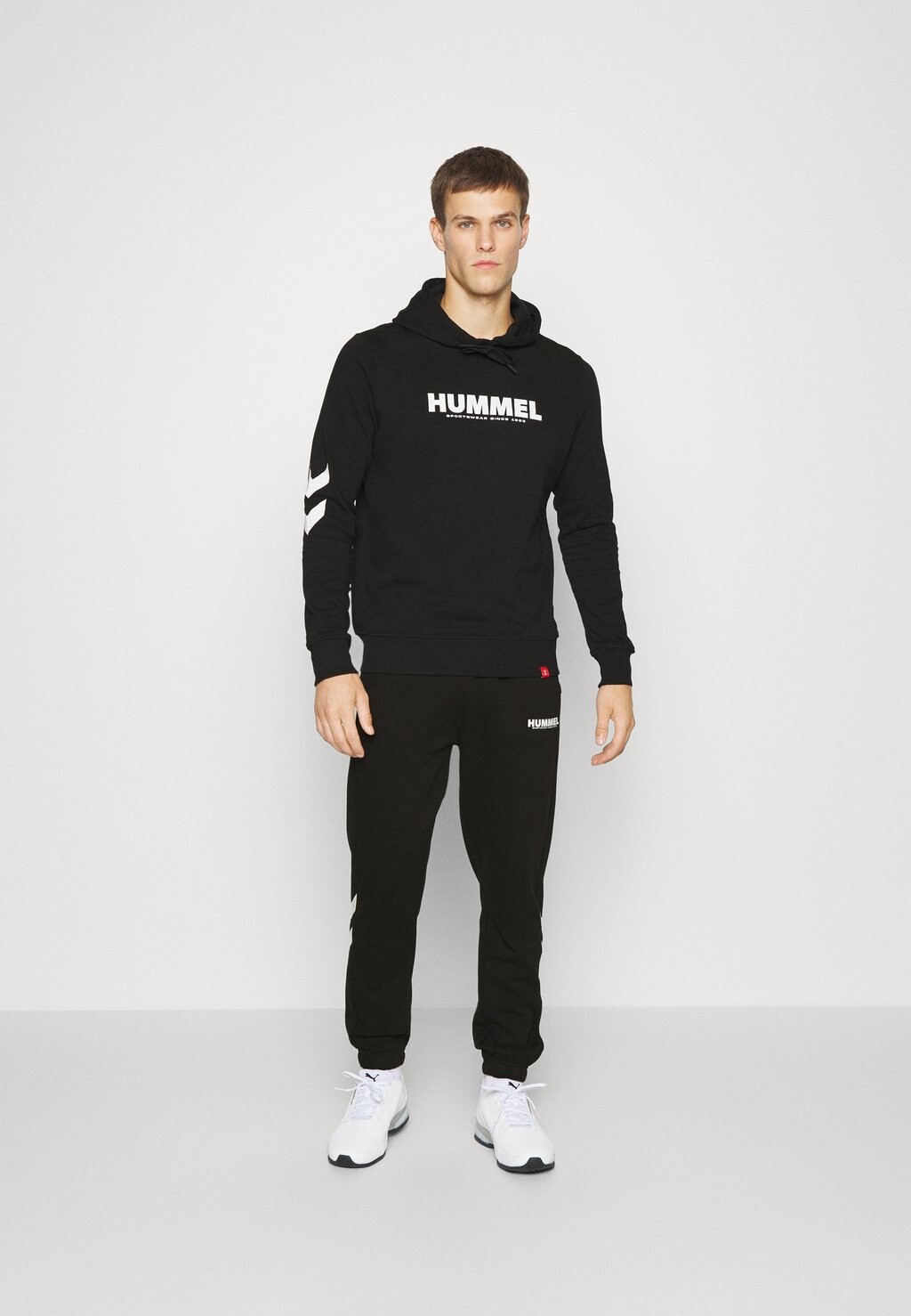 

Спортивный костюм Hummel
