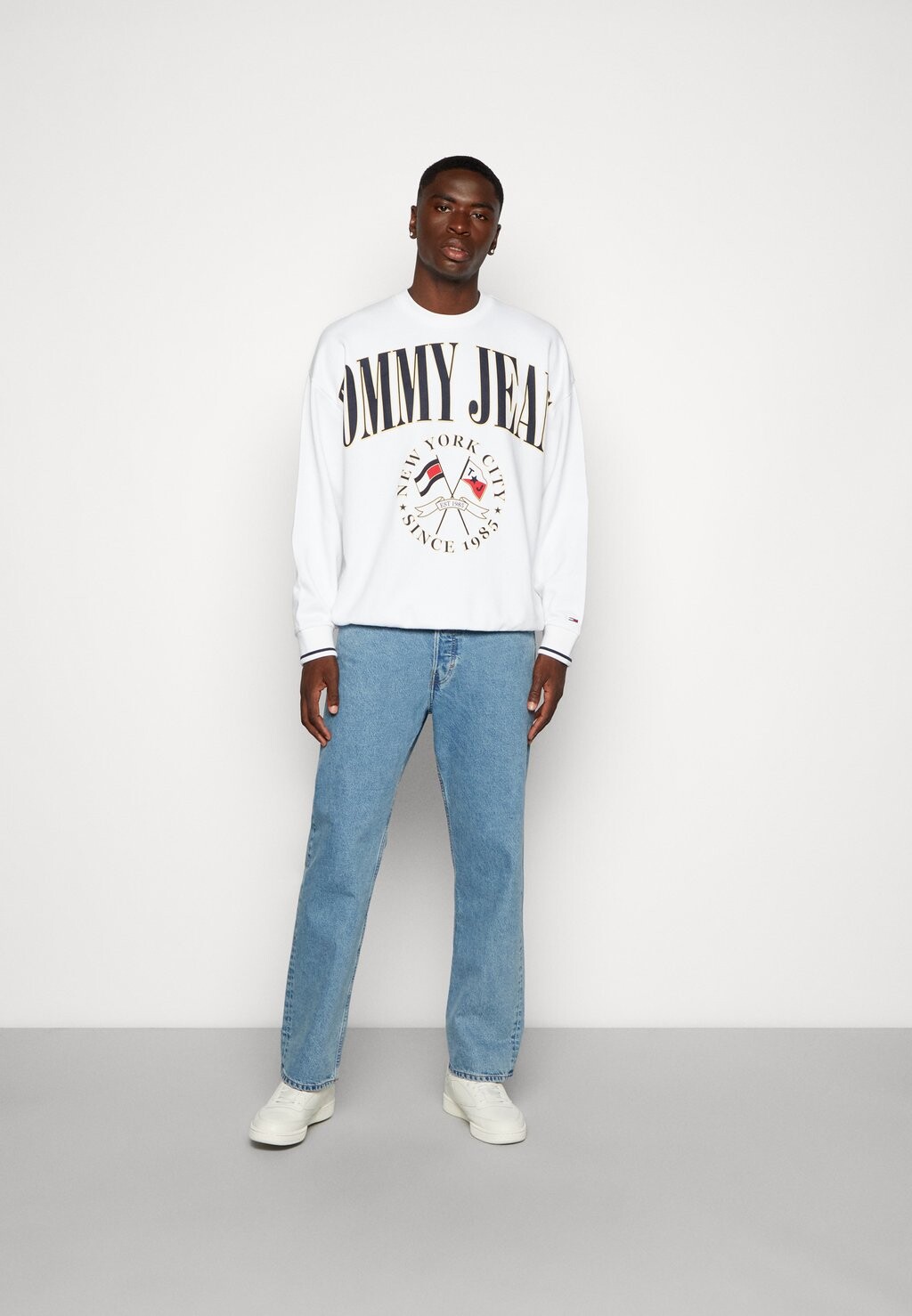 

Толстовка SKATER LOGO CREW Tommy Jeans, белый