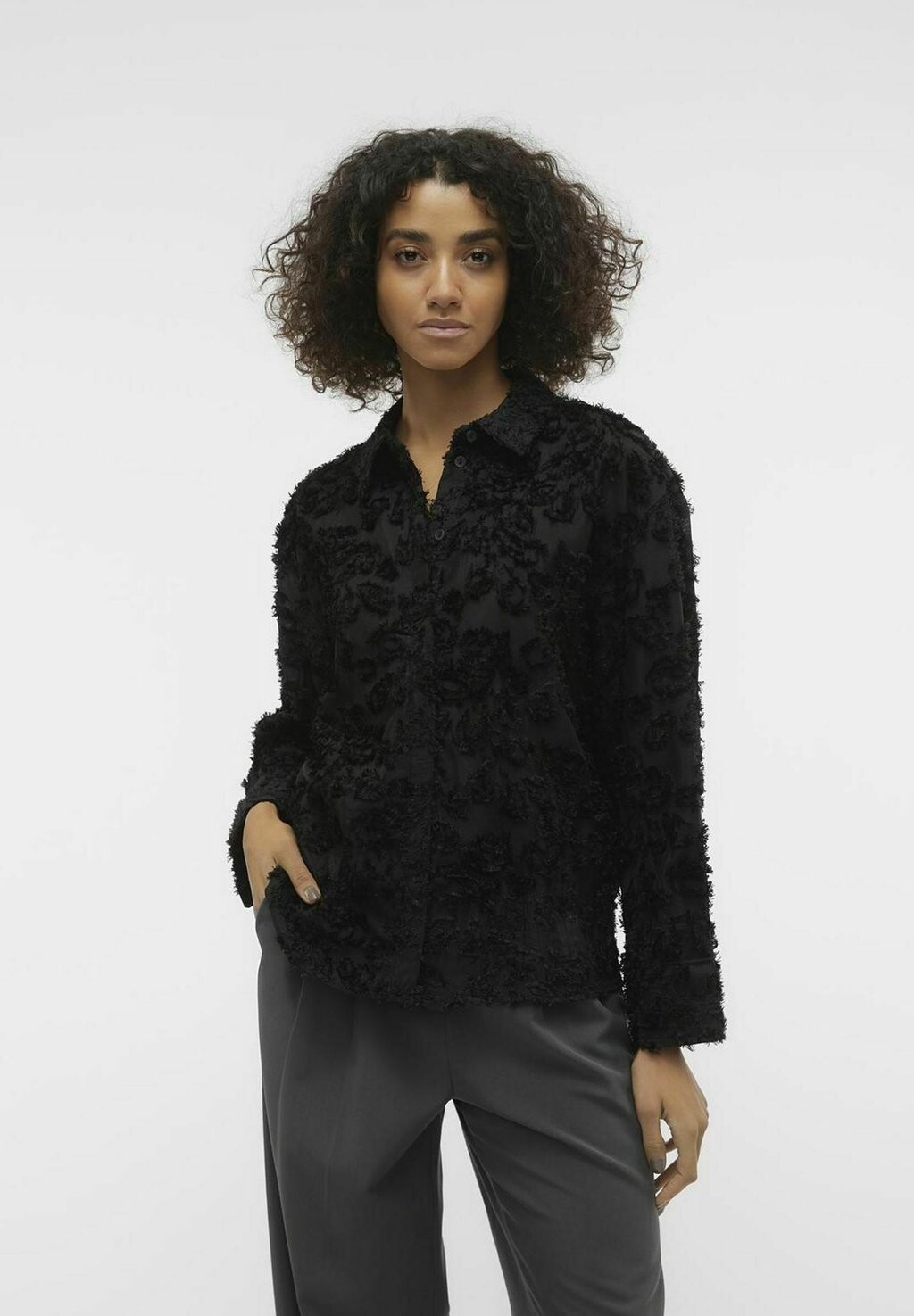 

Рубашка Vero Moda, черный