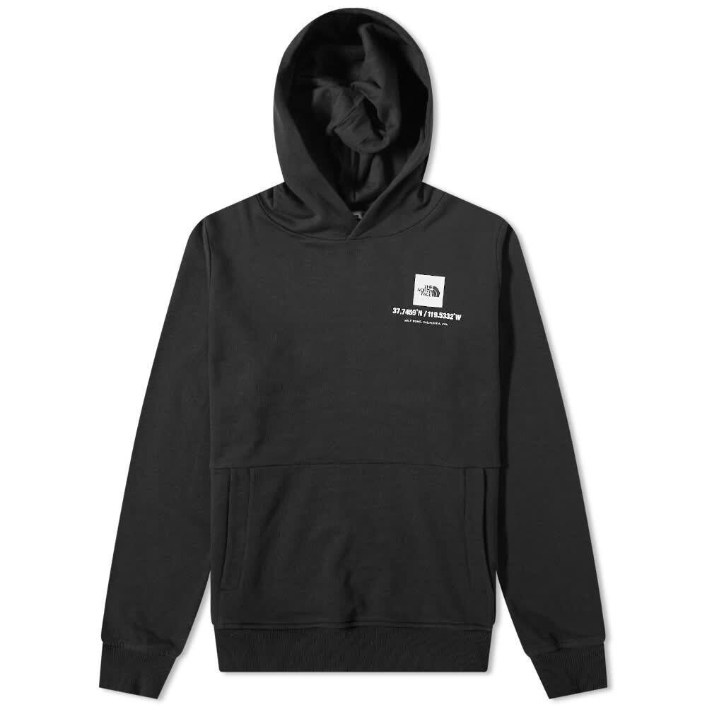 

Свитшот The North Face с координатами, черный