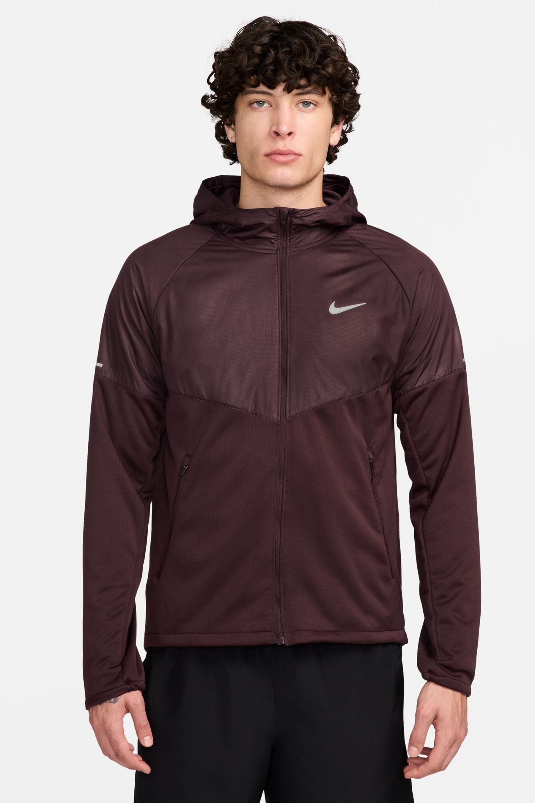 

Куртка для бега Sphere Miler Therma Fit с водоотталкивающим эффектом Nike, красный