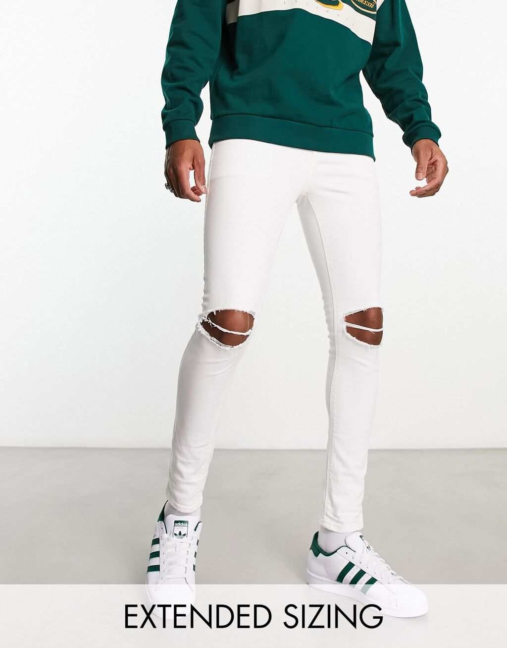 

Белые эластичные джинсы с рваными краями ASOS DESIGN
