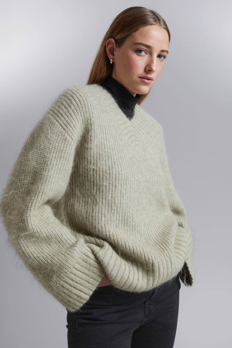 Пушистый вязаный свитер и другие истории H&M, хаки подушка temp control s размер 60x40x9 см