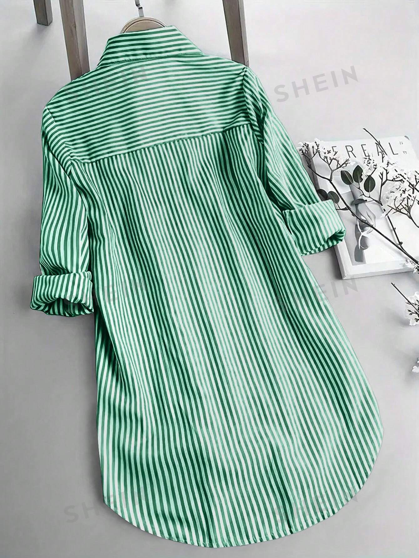 цена SHEIN Essnce Женская однобортная рубашка в полоску с высоким и низким подолом, зеленый