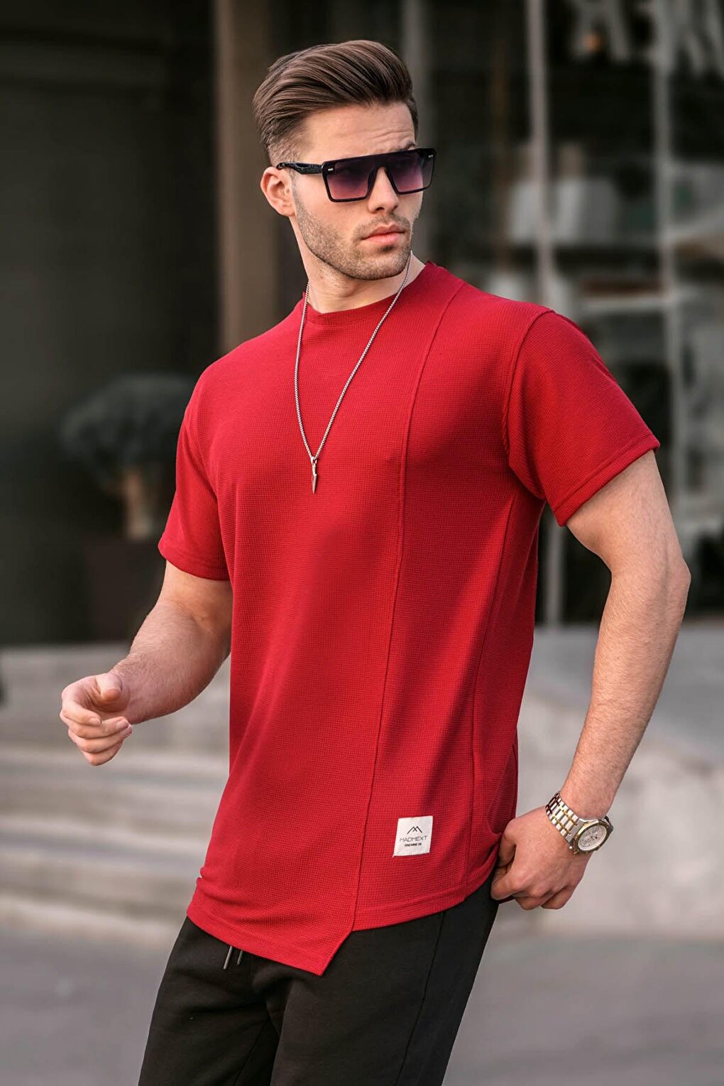 Бордово-красная мужская футболка стандартного кроя асимметричного кроя 6072 MADMEXT мужские шорты стандартного кроя бордово красные 4842 madmext