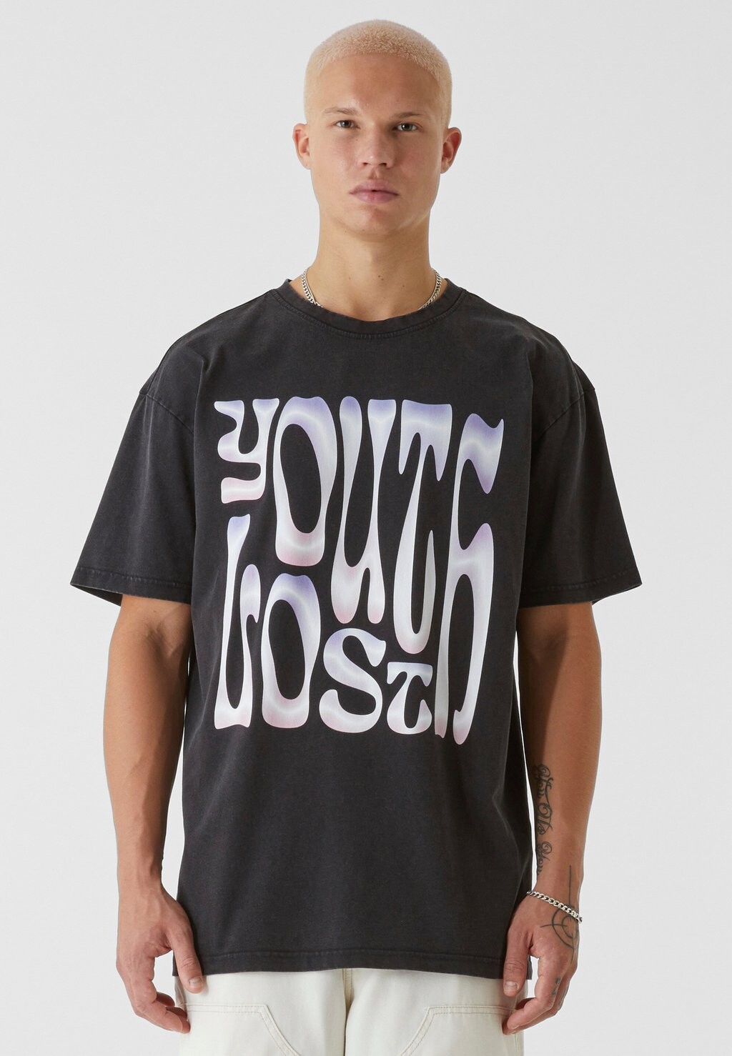 

Футболка с принтом Lost Youth, черный