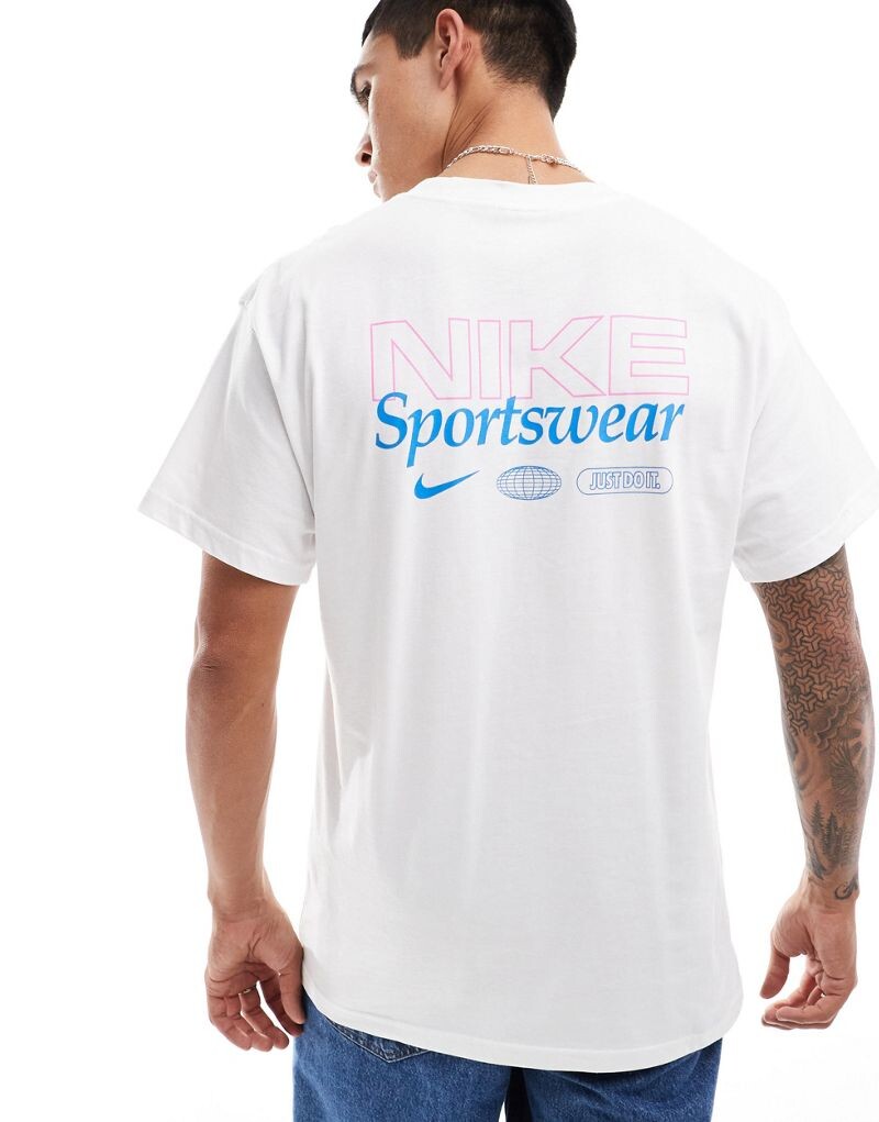 

Белая футболка с графическим принтом на спине Nike