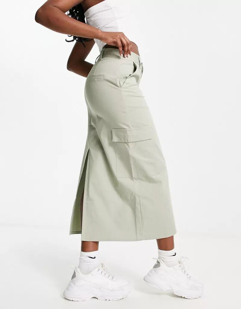 

Юбка-парашют длиной до икры Pull&Bear цвета хаки с накладными карманами